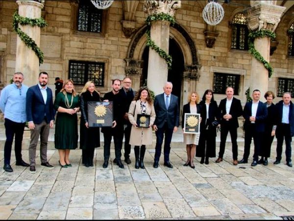 Župan Nikola Dobroslavić i zamjenik župana Joško Cebalo sa suradnicima primili su u palači Ranjina dobitnike priznanja Suncokret ruralnog turizma s područja Dubrovačko-neretvanske županije