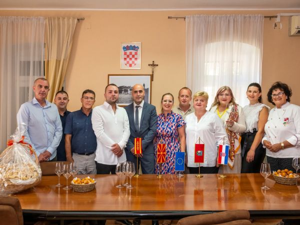 Gradovi Skradin i Kočani potpisali Povelju o suradnji