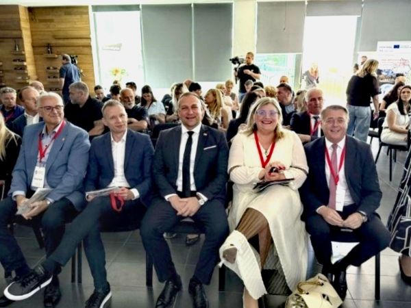 VINSKA BAŠTINA KAO POKRETAČ TURIZMA: U BARANJI ODRŽANA KONFERENCIJA „ITER VITIS – VINSKI KRUG BAŠTINE I TURIZMA“